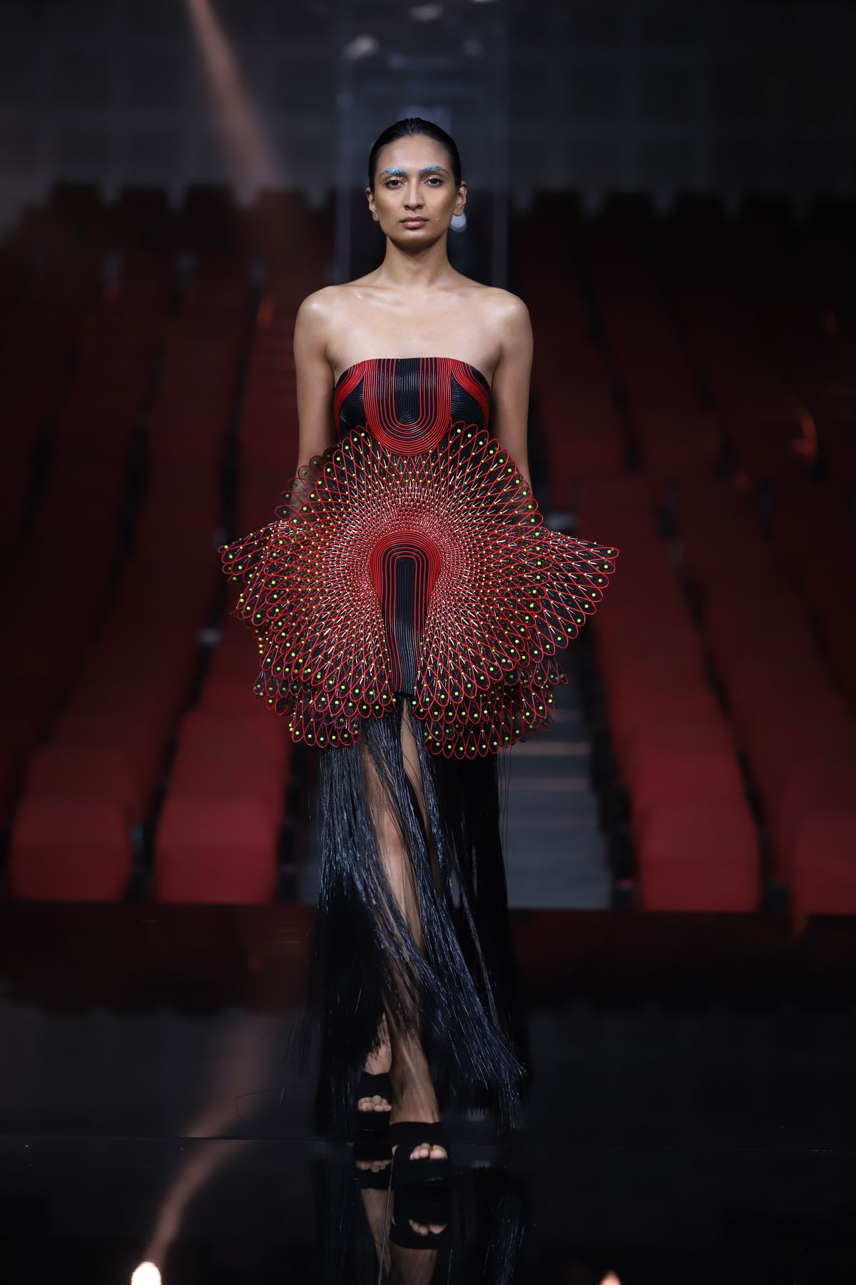 Runway fashion livestream programming